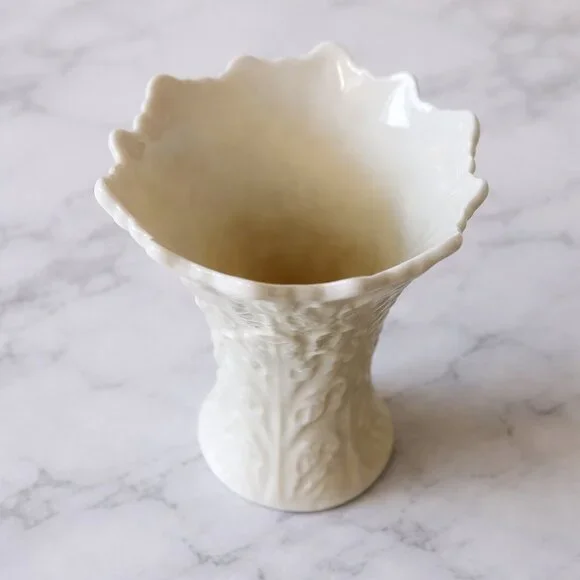 Vintage Lenox Woodland Bud Vase Pristine - 6.25” Ivory Porcelain - Gold Mark USA - Picture 4 of 5